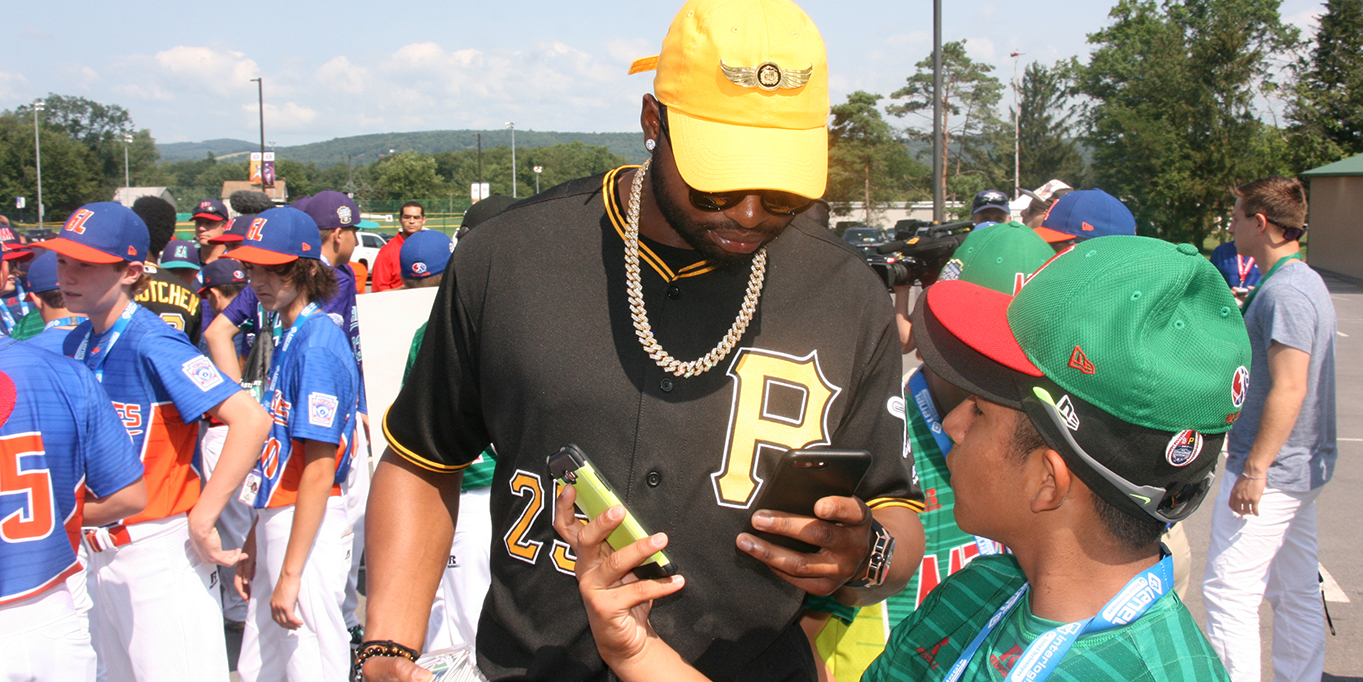 Polanco and Mexico Player Interacting